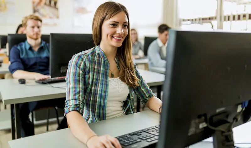 Tanulók a teljes webfejlesztő képzésen